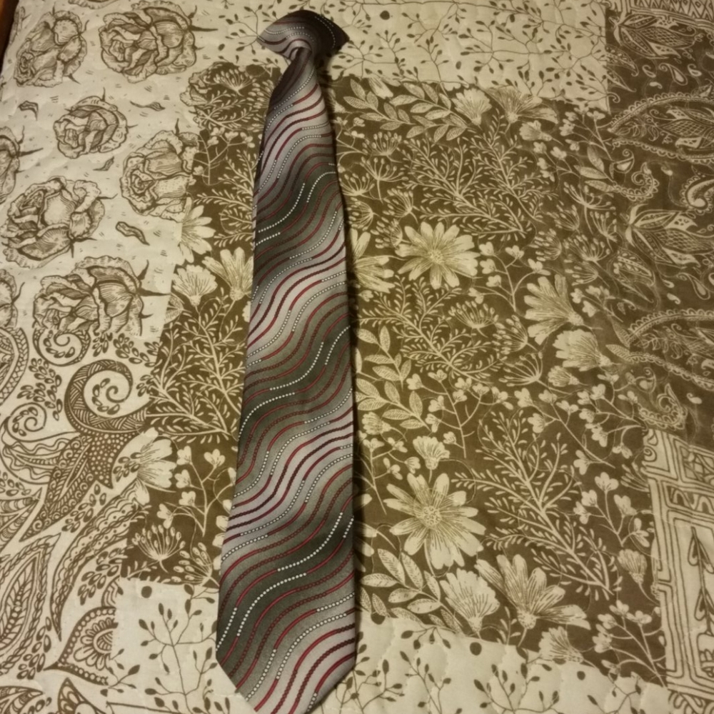NWOT Boys clip on Tie fits 10/12 boys